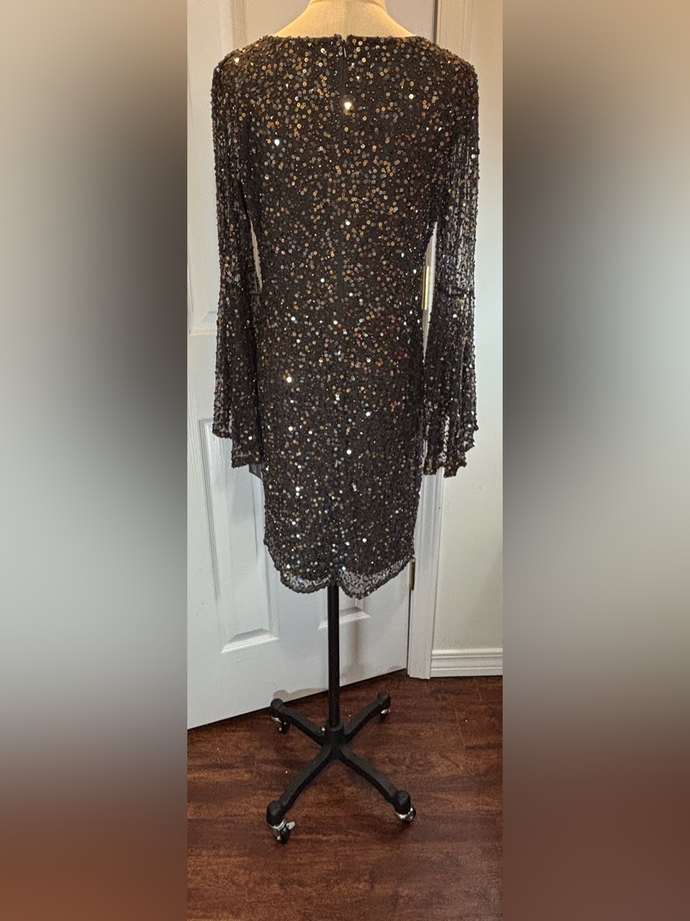 Pisarro Nights Black Sequin Bell-Sleeve Sheath Cocktail Dress - Picture 6 of 9